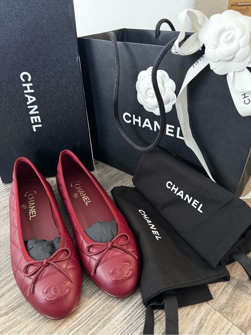 CHANEL Burgundy Quilted Leather Ballet Flats with CC Bow - Picture 2 of 4